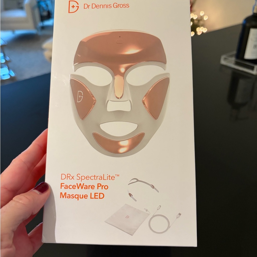 Dr. Dennis Gross DRx SpectraLite FaceWare Pro LED Device - White and Gold - Picture 2 of 5